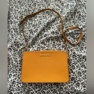 michael kors crossbody